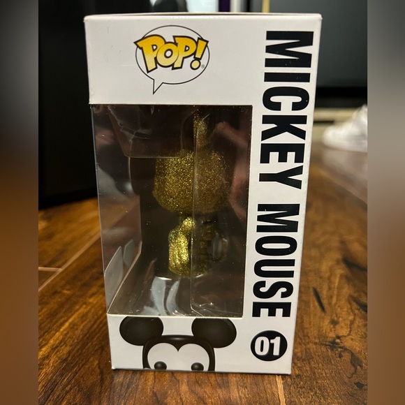 Funko Pop Disney #01 Mickey Mouse (Gold) Barnes & Noble Exclusive - Picture 2 of 6